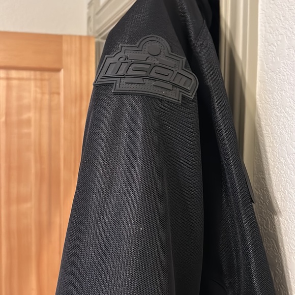 Icon stealthhooligan XL motorcycle jacket-barely worn looks brand new. - Picture 7 of 7